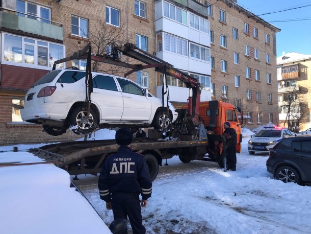 В Ухте эвакуировали «Лексус» с подложными номерами