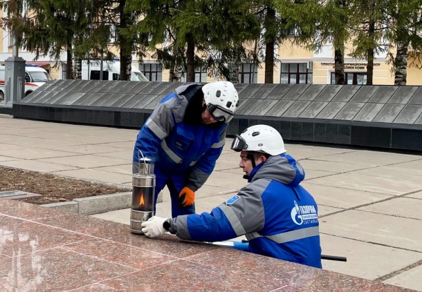  «Газпром газораспределение Сыктывкар» провел техническое обслуживание мемориала «Вечный Огонь» в столице Коми