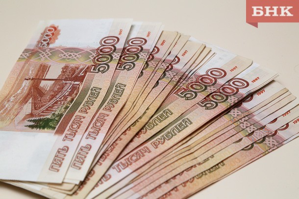 Ухтинка выплатила 100 тысяч рублей бабушке убитого соседа