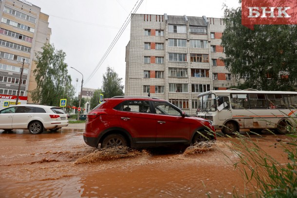 В Сыктывкаре две улицы затопило «подземными водами»