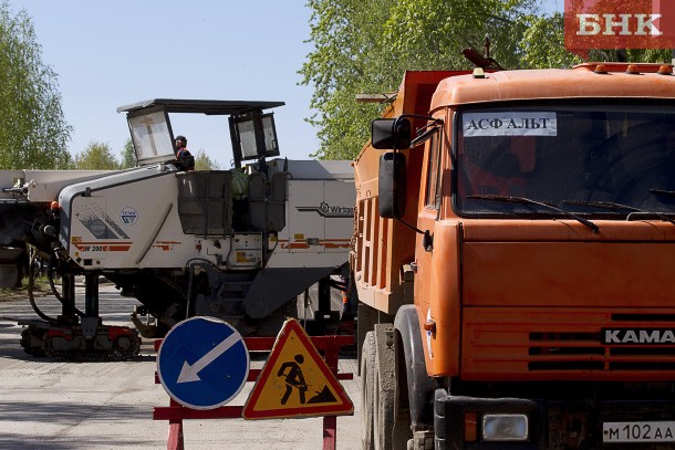Автомобилистам в столице Коми подсказали объездные пути на время ремонта дорог