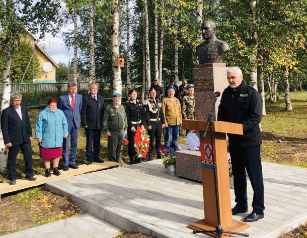 В Усть-Цилемском районе открыли памятник Герою России Владимиру Носову