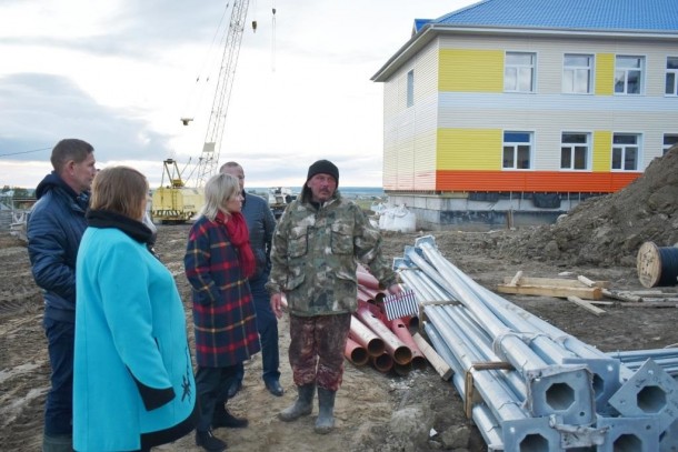 Наталья Якимова проверила ход строительства школ в Ижемском районе