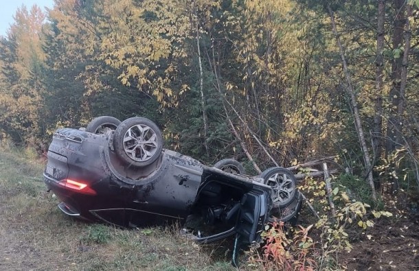 Под Ухтой внедорожник перевернулся на крышу