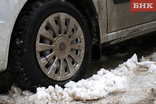 В Эжве УК заплатит 100 тысяч рублей автомобилисту за скользкий двор
