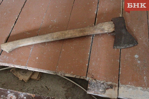 Житель Усть-Куломского района отправится в колонию за угрозы топором участковому