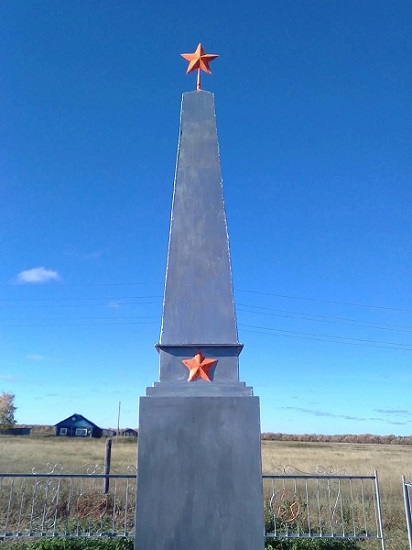  В Коми жители деревни облагородили обелиск воинам Великой Отечественной войны
