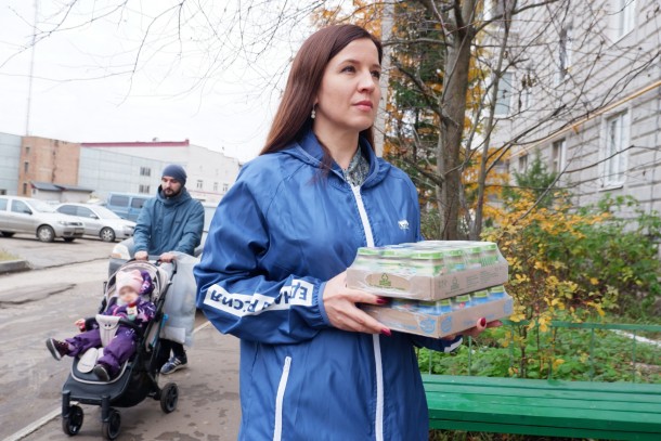 В Сыктывкаре для малышей из семей мобилизованных передали памперсы и детское питание