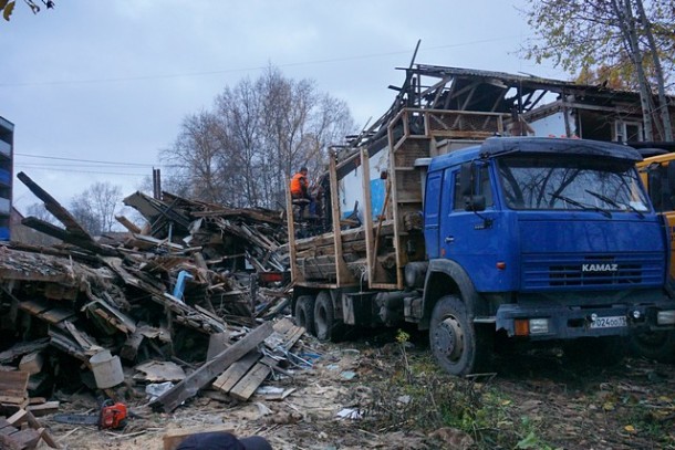 В Сыктывкаре разрушают дом