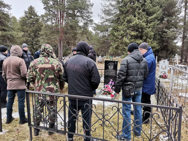 Сотрудники ОМОН «Зырянин» почтили память погибшего сослуживца