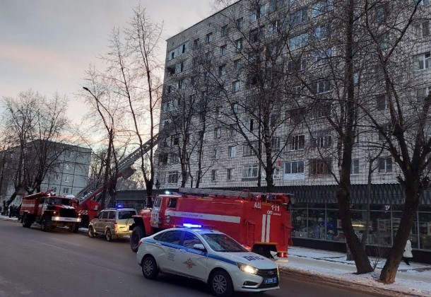 В МЧС назвали причину пожара в девятиэтажном доме в Сыктывкаре