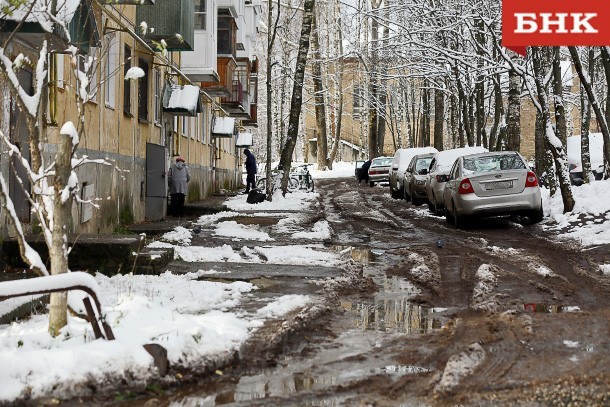 Жители Сыктывкара просят не обрабатывать улицы от гололеда песком и солью