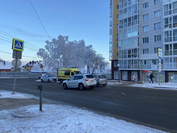 В Сыктывкаре девочка попала под колеса автомобиля на пешеходном переходе
