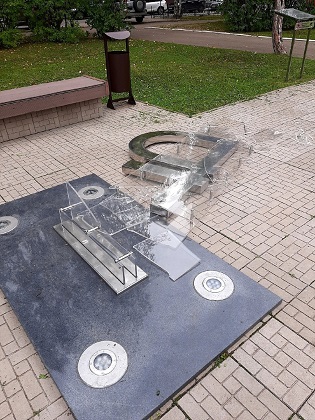 Разрушитель «памятника рублю» в Сыктывкаре избежал ответственности за поступок