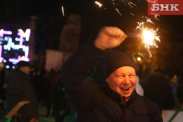 Новый год шум. Шум в новогоднюю ночь. Слышат шум в новогоднюю ночь.