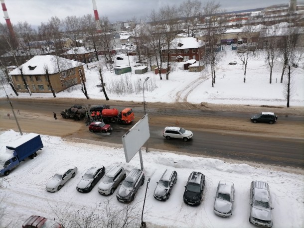 В Сыктывкаре устранили потоп на Октябрьском проспекте