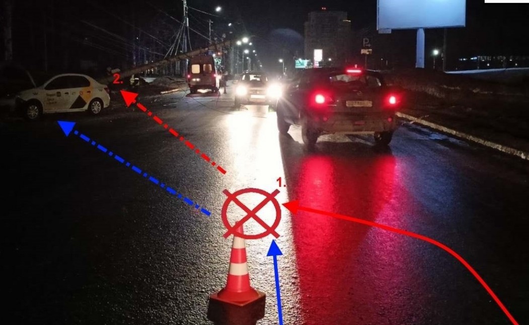 В Сыктывкаре водитель-новичок врезался в такси и опору ЛЭП