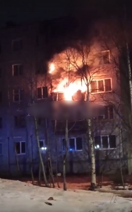 В сыктывкарской пятиэтажке ночью сгорела квартира