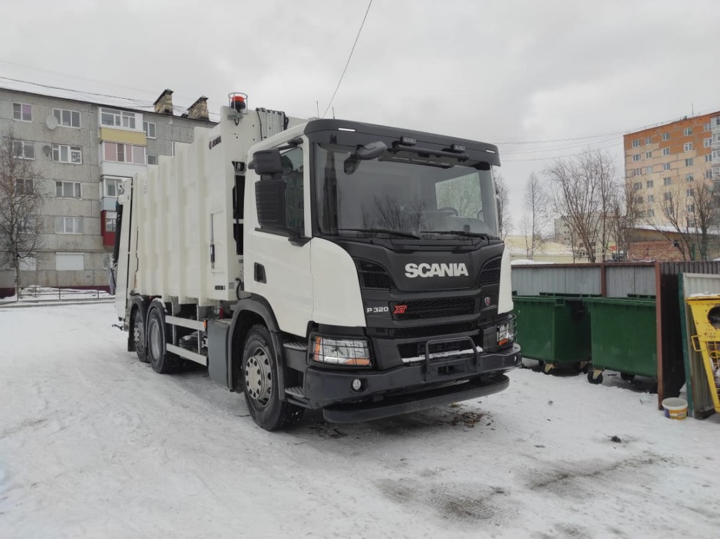 В Усинске продолжается замена контейнерного парка, а на маршруты вышли новые современные мусоровозы