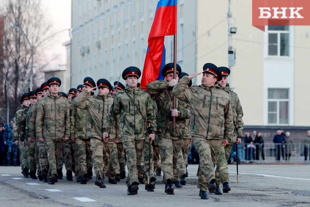 Как в Сыктывкаре репетируют парад Победы