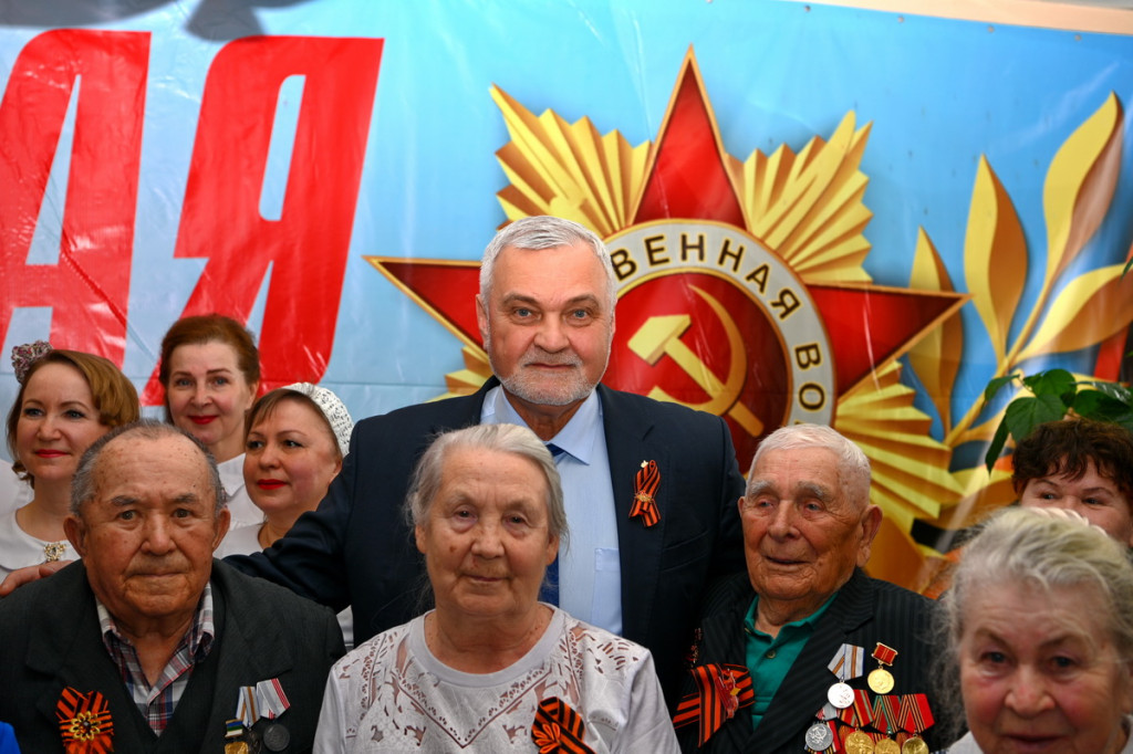 Владимир Уйба навестил ветеранов ВОВ и участников спецоперации в оздоровительном центре
