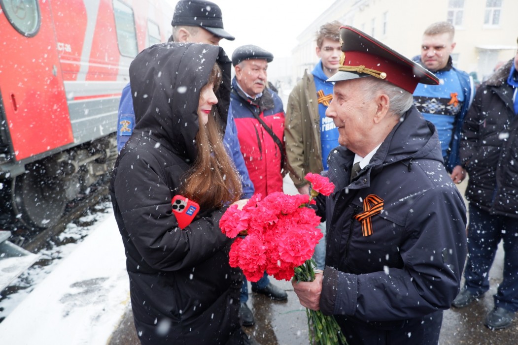 С гармонью и песнями ветерана из Коми проводили на парад Победы в Москву