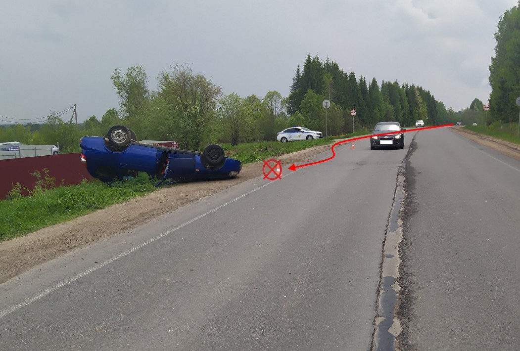 В Сыктывдинском районе опытный водитель опрокинул «Ладу» на крышу