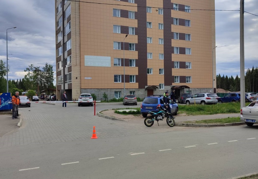 Сыктывкарка заплатит 30 тысяч рублей за езду сына на мотоцикле