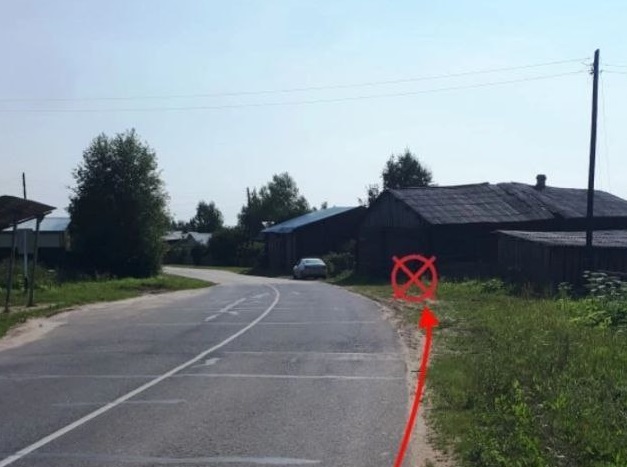 В корткеросском селе мопедист без прав протаранил забор