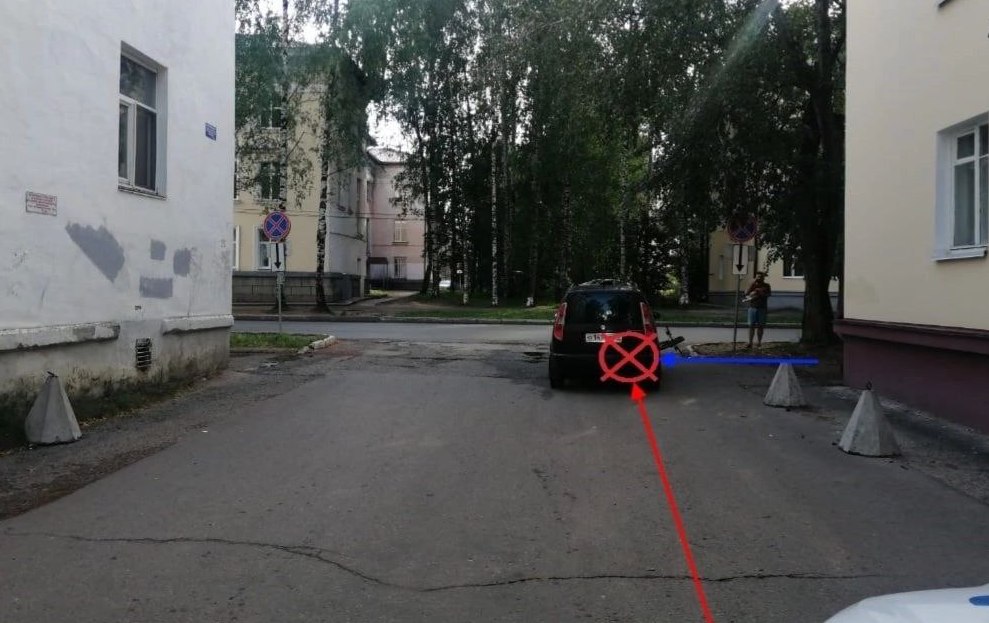 В Сыктывкаре юный велосипедист попал под машину