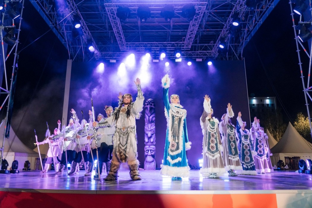 Артисты из Коми покорили пермяков постановкой с файер-шоу и живыми оленями