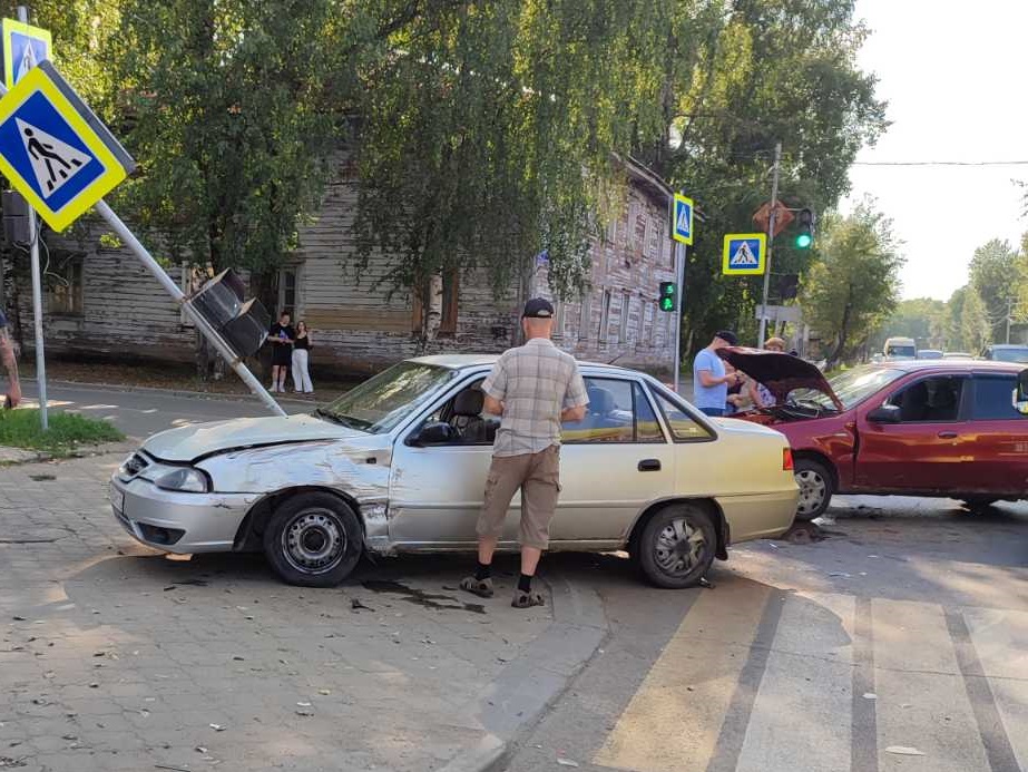 Сыктывкарку отправили в больницу с угрозой преждевременных родов после ДТП