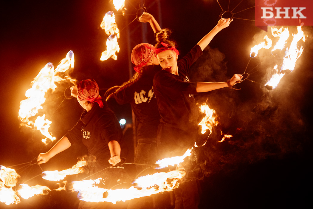 Огненный финал и цирковые трюки: в Сыктывкаре завершился фестиваль «СтарТуй»