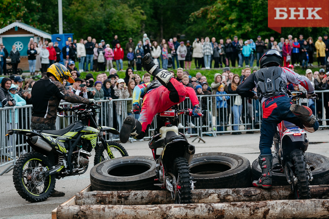На ВМХ, досках и мотоциклах: чем экстремальщики удивляли сыктывкарцев на фестивале «Стартуй»