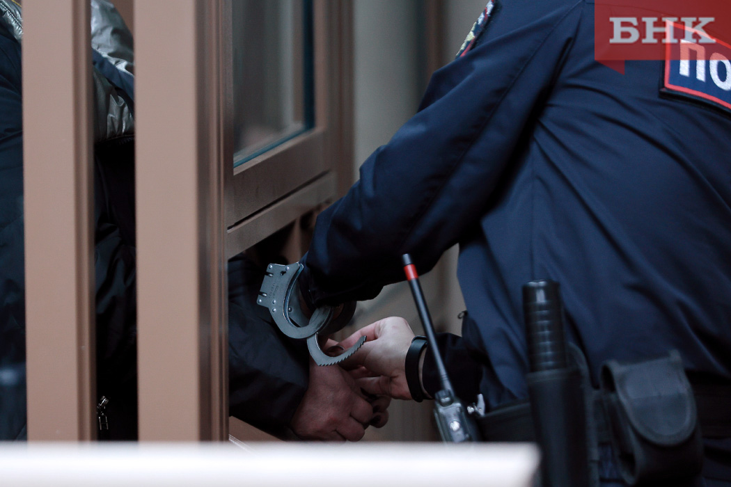 Житель Усогорска избил гостя и оставил его умирать в подъезде