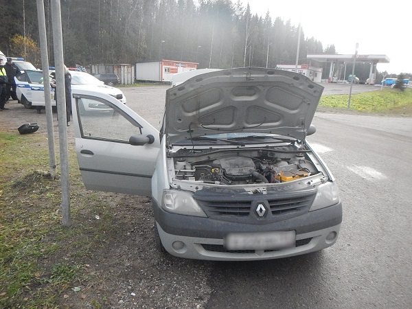 Под Сыктывкаром полицейские остановили автомобиль с коноплей