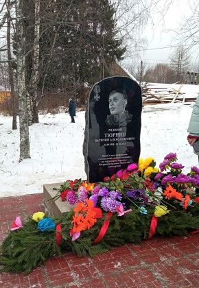 В усть-куломском селе открыли обелиск в память о солдате СВО