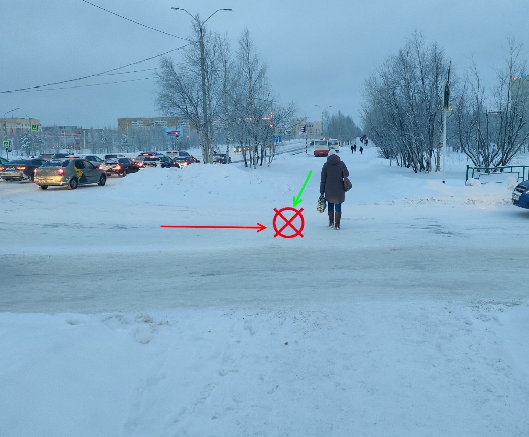 В Усинске разыскивают водителя, из-за которого упала женщина