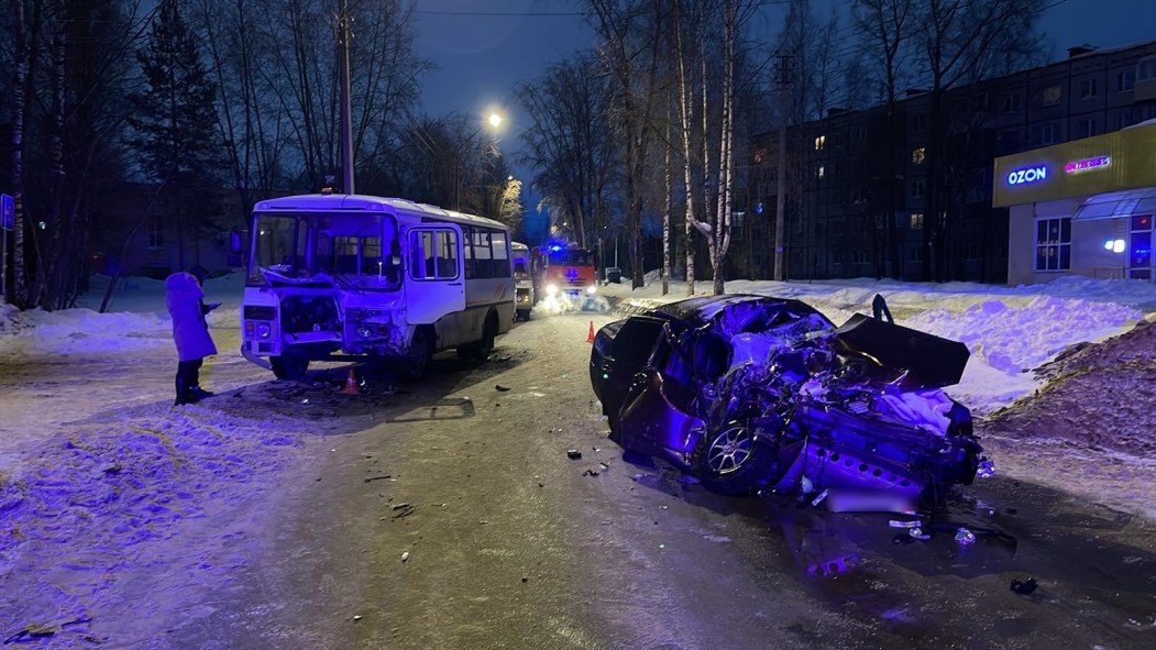 В Сыктывкаре «Лада» влетела в ПАЗ