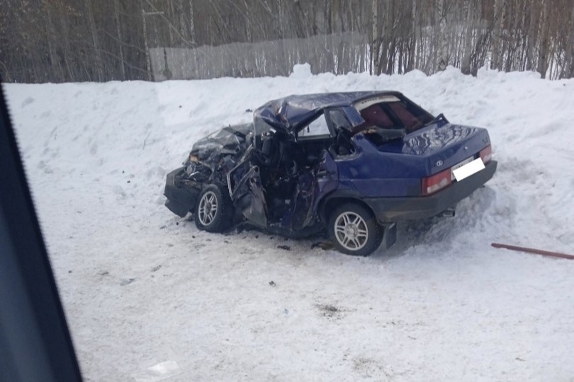 В Вуктыле ВАЗ смялся о «буханку» 