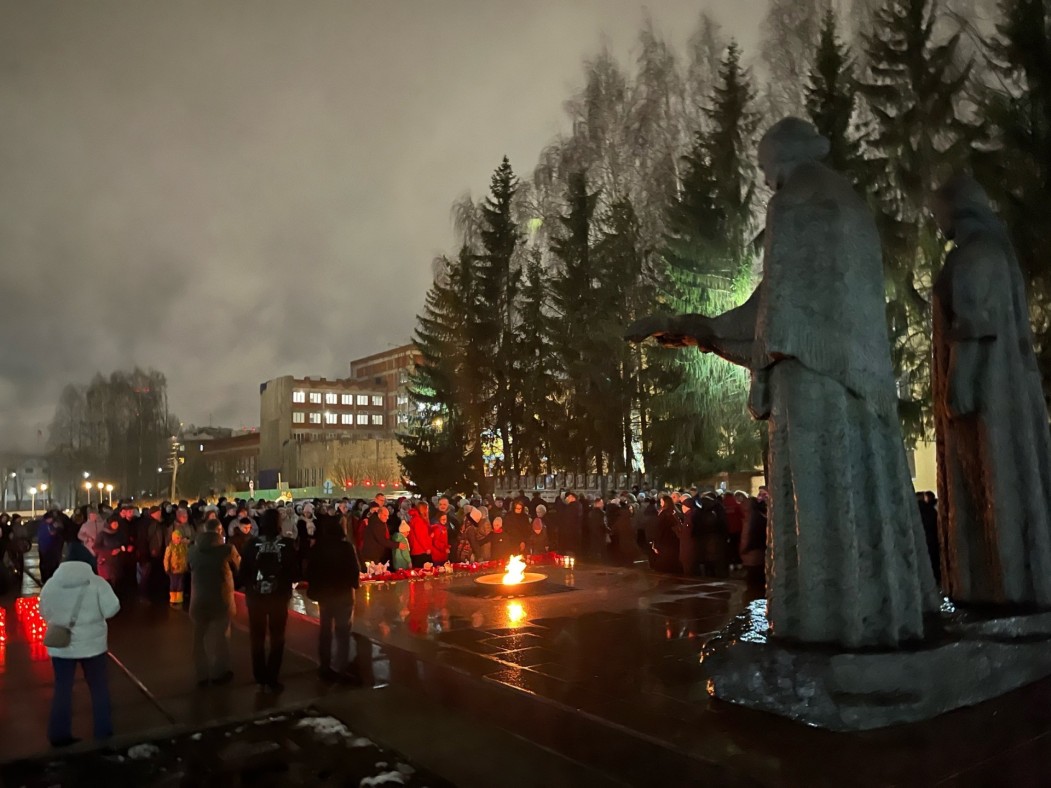 В Коми зажгли свечи в память о жертвах теракта в «Крокус Сити Холле»