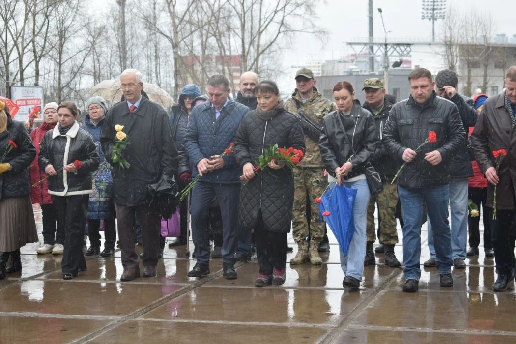 
В Сыктывкаре партийцы почтили память погибших в контртеррористической операции на Северном Кавказе