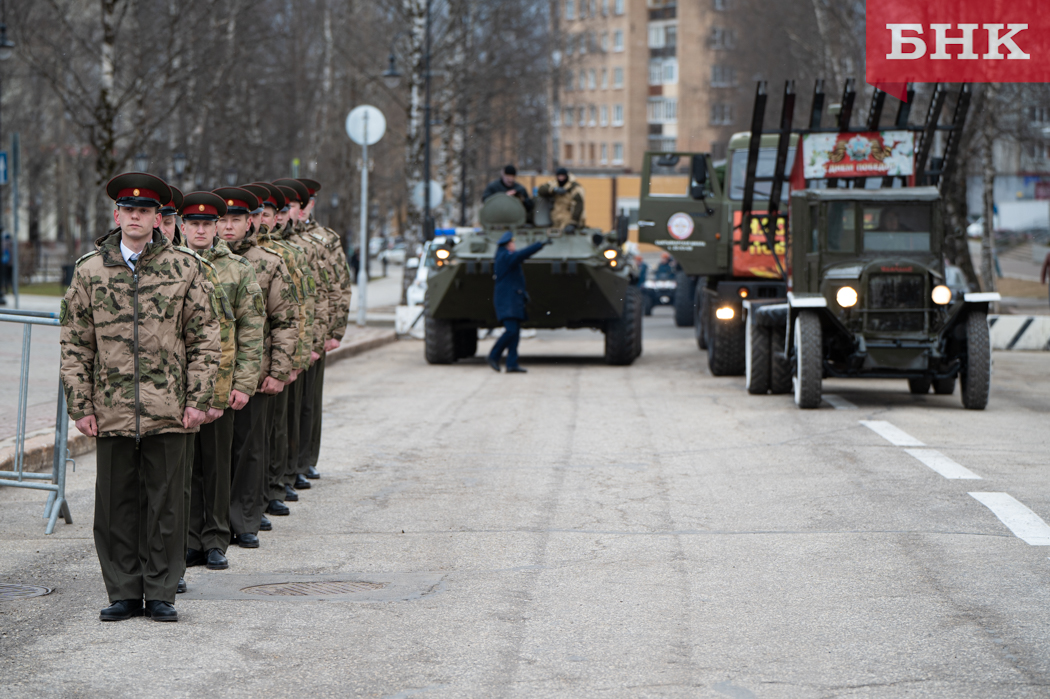 Сыктывкарцы увидели парад Победы раньше 9 мая