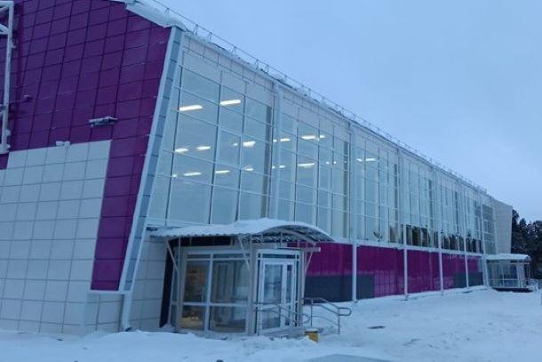 Строившийся более трех лет спорткомплекс в Троицко-Печорске готовят к открытию