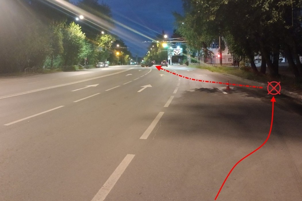 В Сыктывкаре «Лада» опрокинулась на дороге после наезда на бордюр