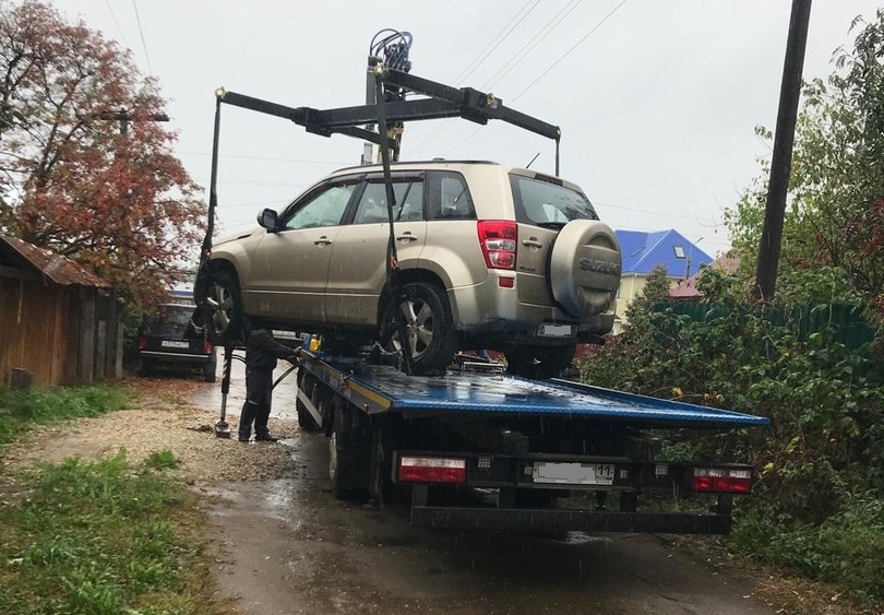 Приставы Сыктывкара увезли на спецстоянку «Сузуки» должника