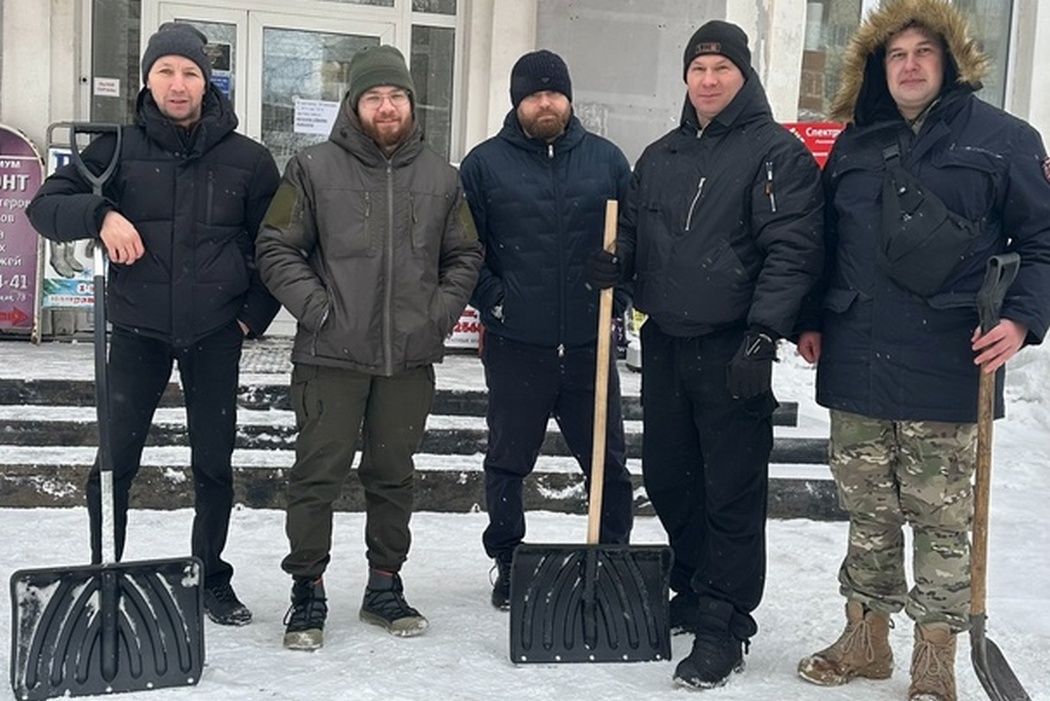 Ветераны СВО вышли на «субботник» по уборке снега в Сыктывкаре