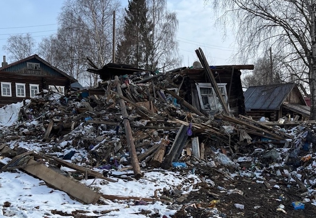 В Усть-Куломе снесут дом на участке «коллекционера мусора»