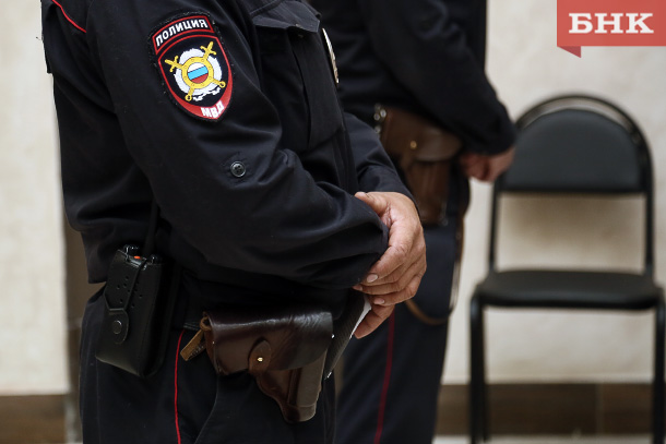 В Сосногорске полицейскому пришлось выстрелить в агрессивного мужчину