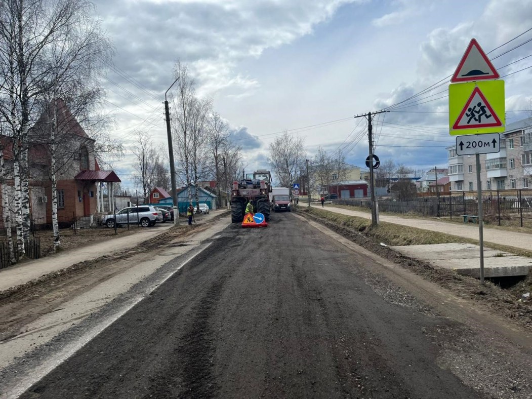 В Усть-Вымском районе приступили к дорожному ремонту